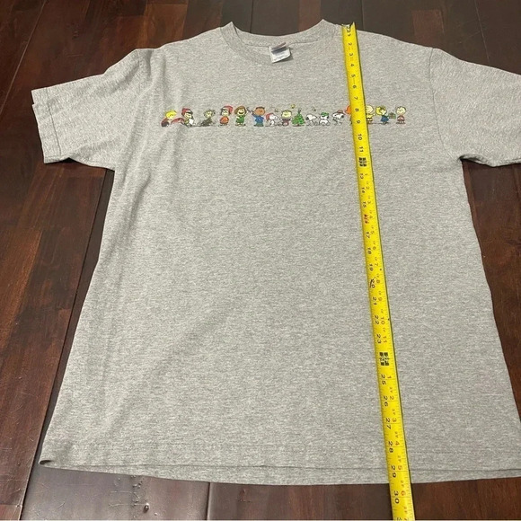 PEANUTS Charlie Brown Snoopy & Gang Christmas T-Shirt Adult Size Large - Picture 7 of 12